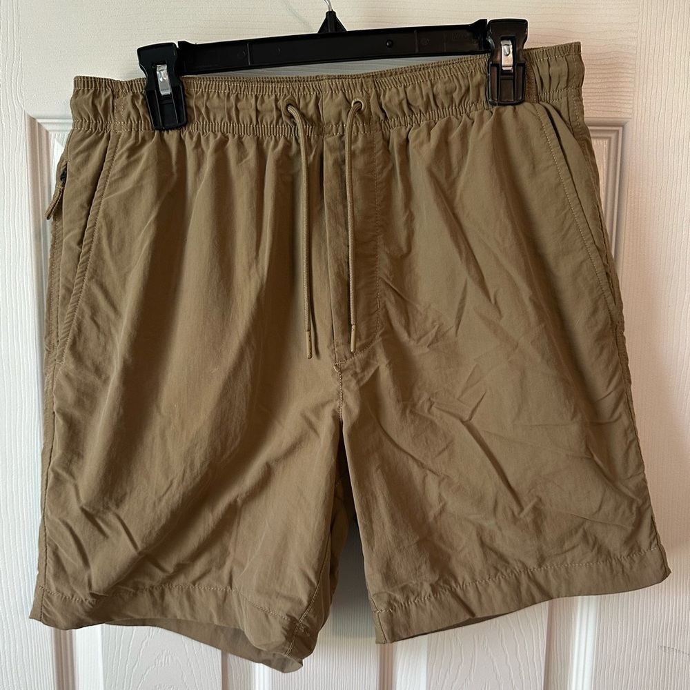 AE Trekker shorts